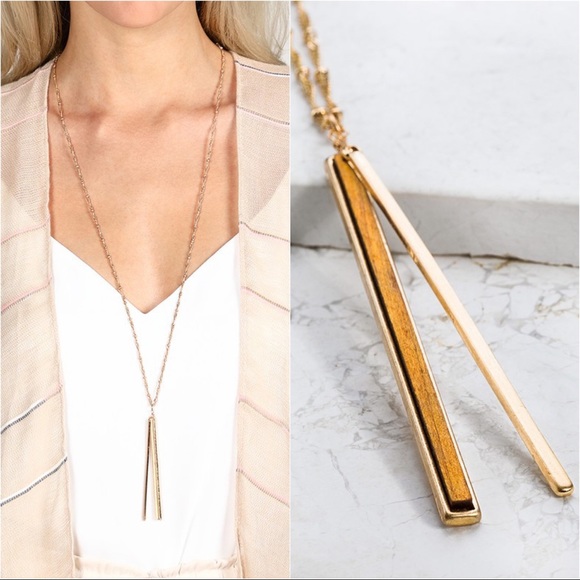 ✨RESTOCKED✨Gold Bar Necklace - Picture 3 of 5